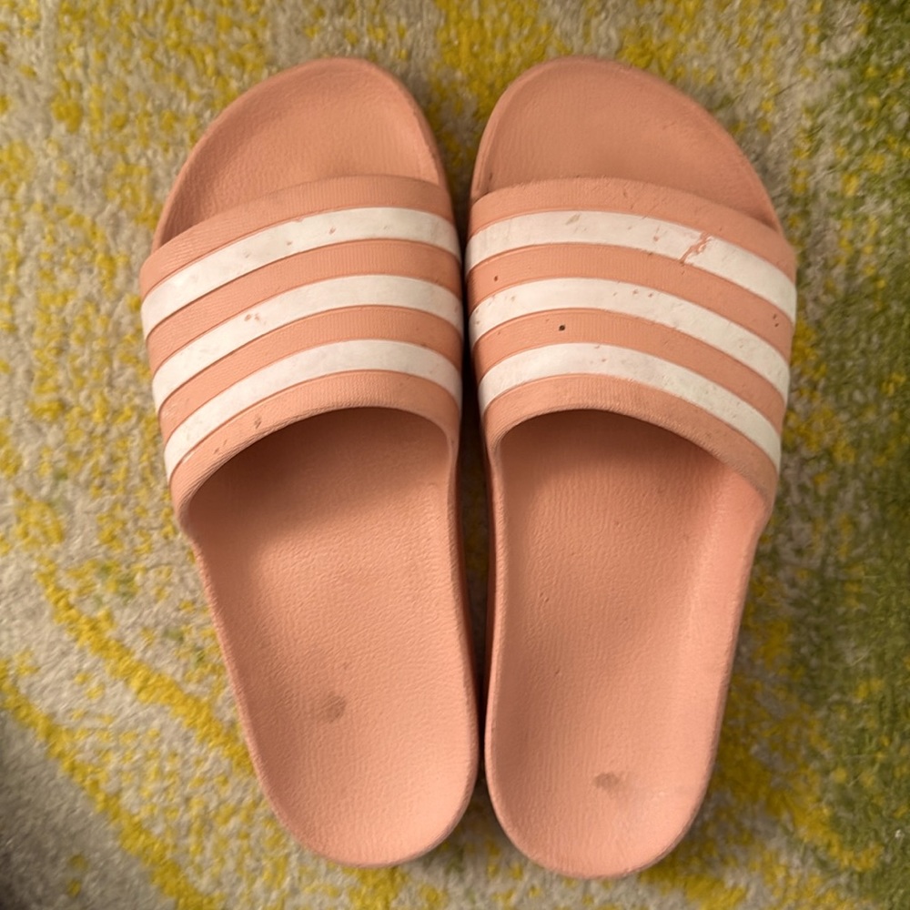 Pink and white slip on sandal 🩴